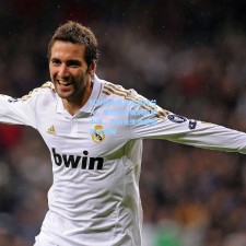 科斯塔库塔建言亚特兰大，解放库普梅纳斯至中场，攻防失衡难题或迎刃而解